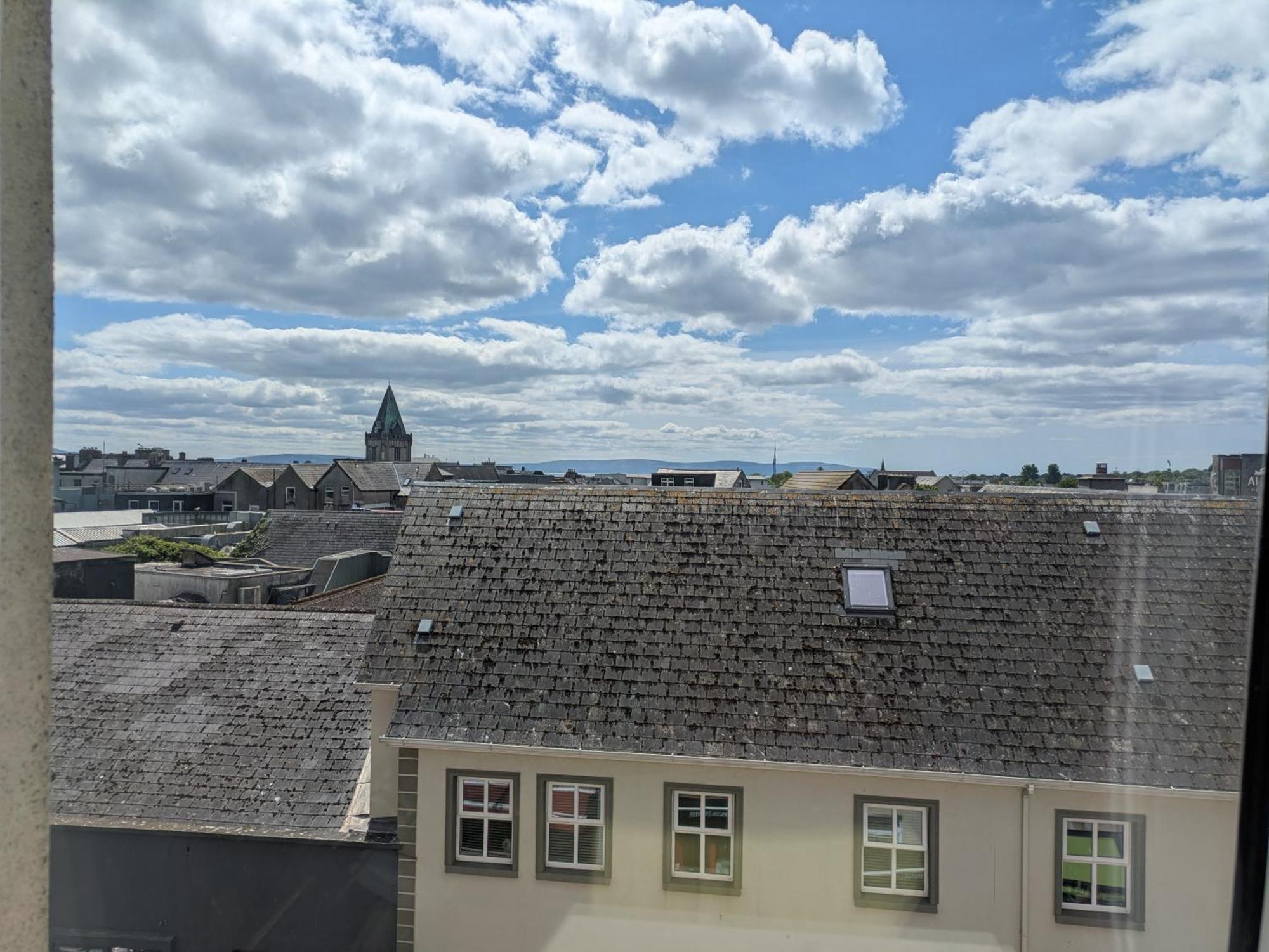 Heart Of City Centre Stunning View Galway Exterior photo